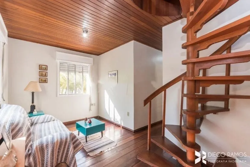 Imagem Casa para Venda - 190m², 4 dormitórios, sendo 1 suites, 2 vagas - Partenon