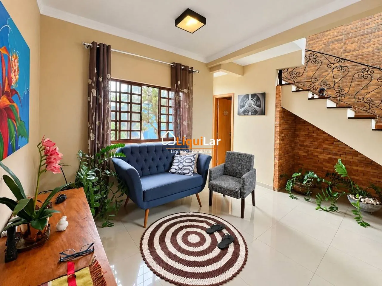 Imagem Sobrado mobiliado à venda com 3 suítes, piscina, área gourmet e energia solar no Vilas Boas