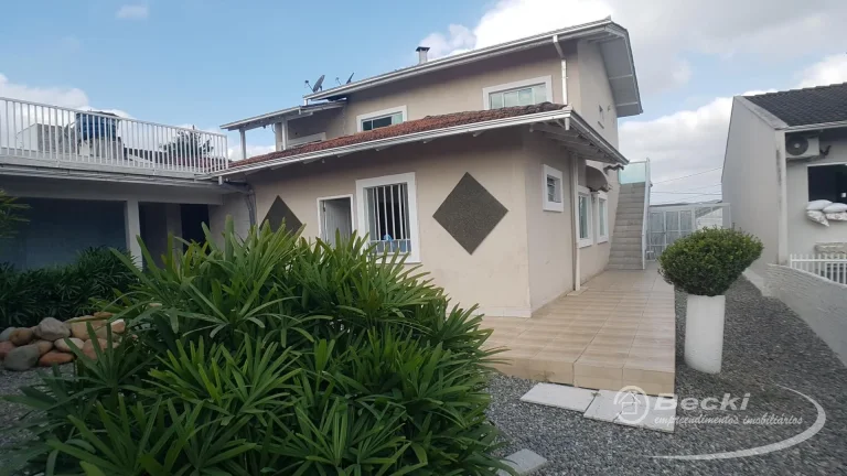 Imagem Sobrado Espaçoso no Petrópolis – Joinville/SC