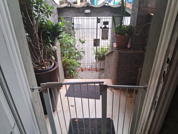 Imagem Sobrado para reforma em Santos na Vila Belmiro com 2 dormitórios, garagem e quintal nos fundos com piscina à venda por R$ 1.365.000,00