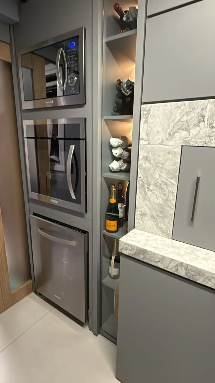 Imagem **Apartamento de 3 Quartos com 2 Suítes e 2 Vagas de Garagem na Tristeza, Porto Alegre, RS**