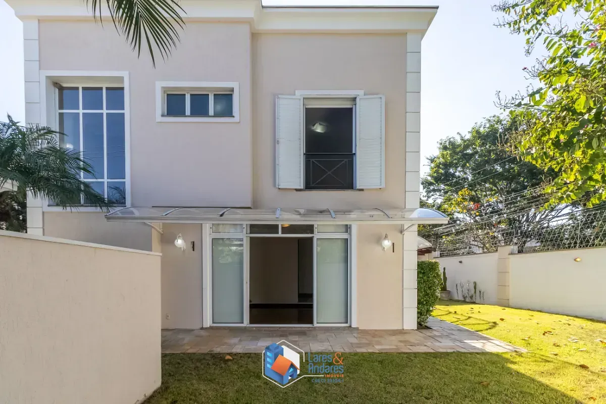 Imagem Casa em condomínio para venda em Alto da Boa Vista com 4 quartos, sendo 2 suítes, 320m²