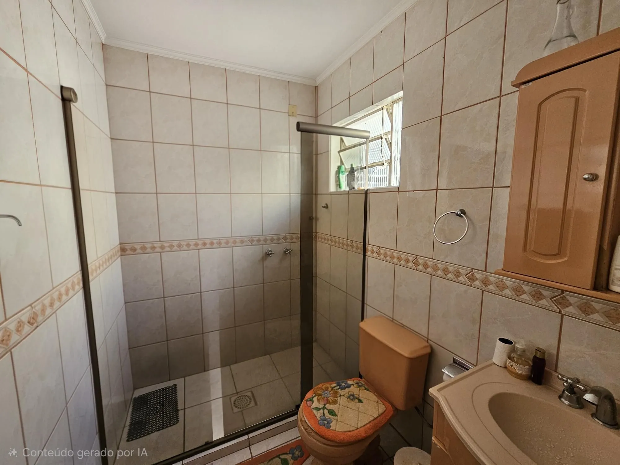 Imagem Casa 03 dormitórios com suite e 02 vagas no Bairro Mont Serrat