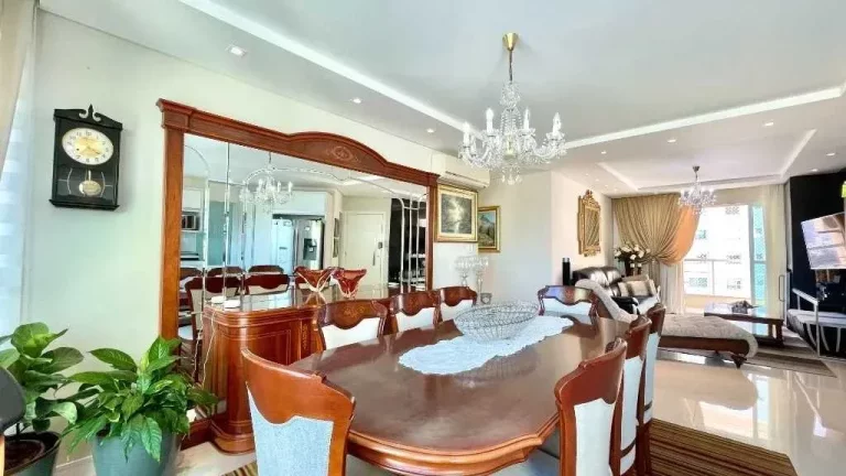 Imagem Apartamento mobiliado de alto padrão com 4 dormitórios e 3 vagas no Centro de Balneário Camboriú