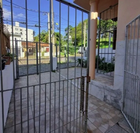 Imagem Casa de 2 dormitórios para venda ,pronta para morar no bairro Santo Antônio em Porto Alegre/RS.