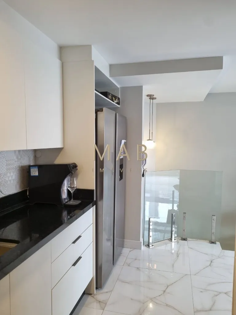 Imagem TRIPLEX FRENTE MAR NA PRAIA DOS INGLESES | FLORIANÓPOLIS Existem imóveis bonitos? E existem imóveis que despertam desejo no primeiro olhar.