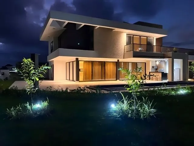 Imagem Mansão mobiliada com 5 suítes no Condomínio Alamoana. Sofisticação, automação, segurança 24h e lazer completo em Cabedelo.