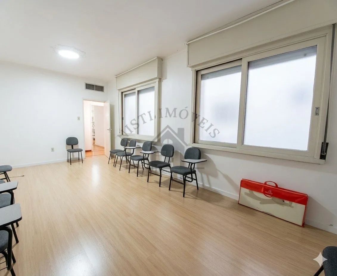 Imagem Casa 6 quartos para Venda no bairro Jardim São Pedro em Porto Alegre