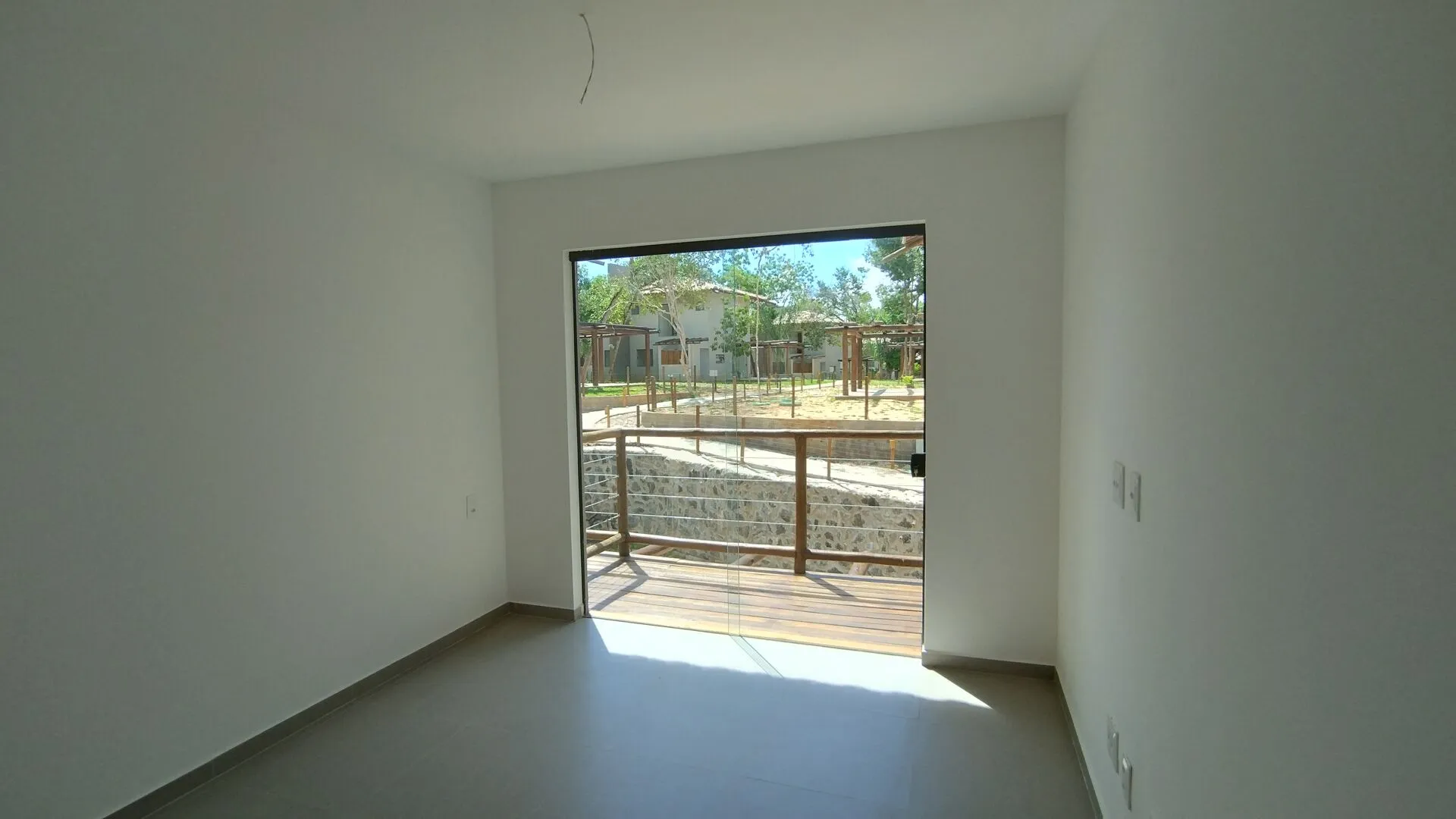 Imagem Casa em Condomínio à venda em Praia do Forte, Mata de São João - Churrasqueira, Piscina e Quadra de Tênis