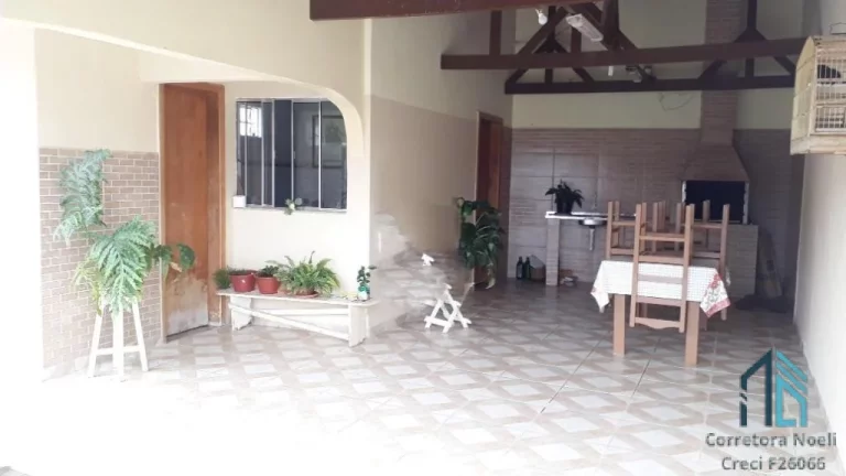 Imagem Casa com amplo quintal, a venda 03 quartos em Colombo PR