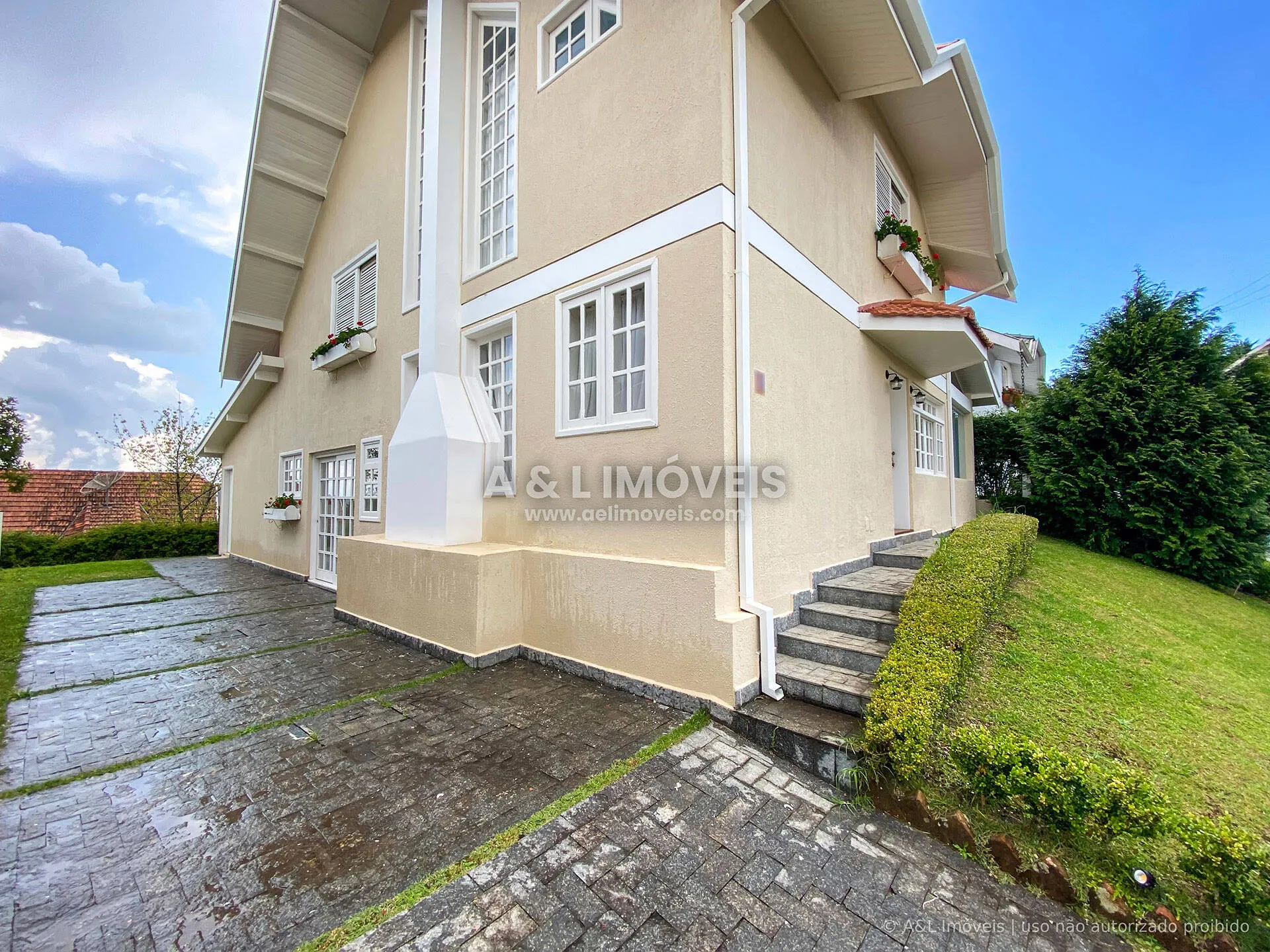 Imagem Casa à venda na Vila Isabel em Campos do Jordão com 213,88 m²