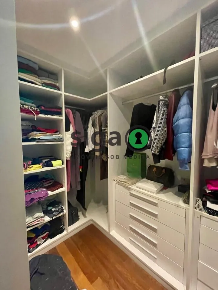 Imagem 370m² de Sofisticação com 4 Suítes, 5 Vagas e Vista Privilegiada no Campo Belo.
