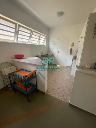 Imagem Casa ampla, térrea, 3 dormitórios sendo 2 suítes, sala para 2 ambientes com lareira, lavabo, cozinha, área de serviço, despensa