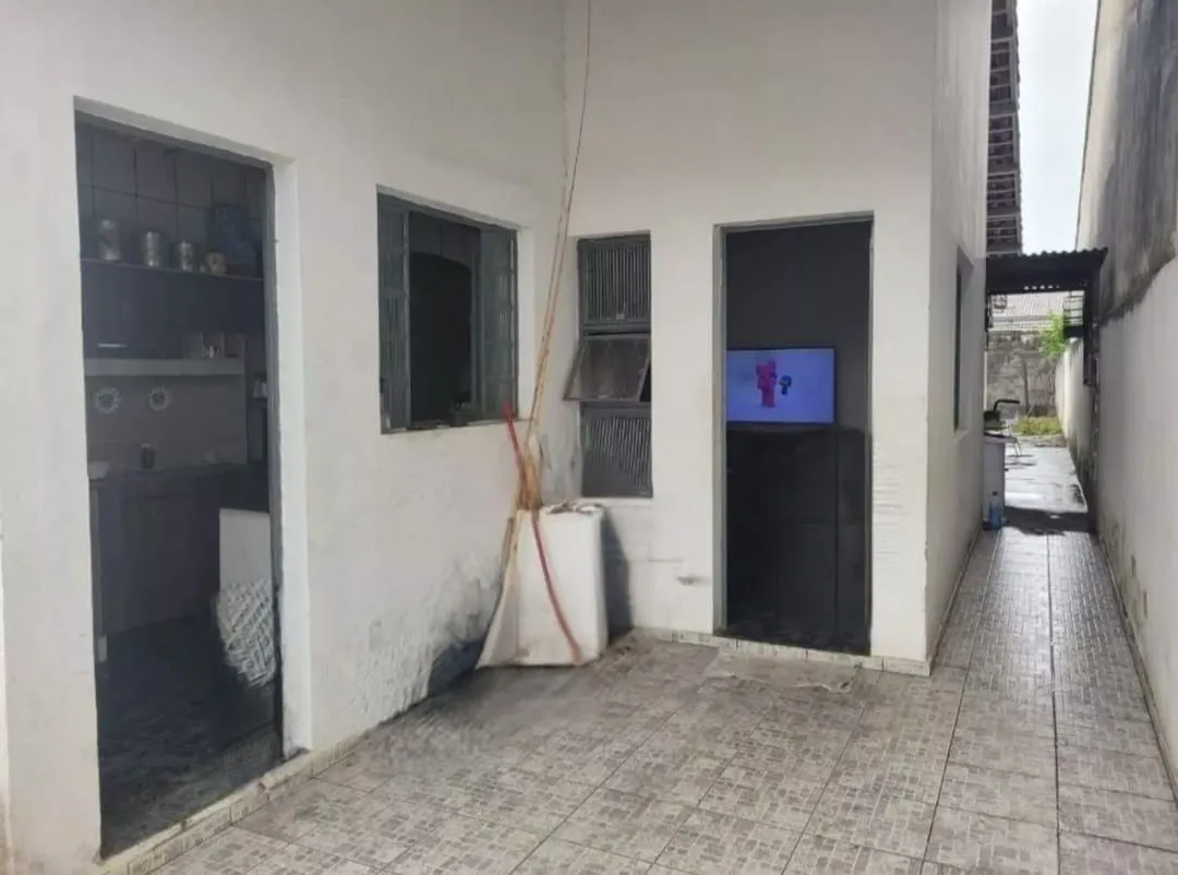 Imagem Casa com 2 Quartos, Amplo Quintal e Potencial de Valorização no Jardim Rosely - Oportunidade Imperdível!