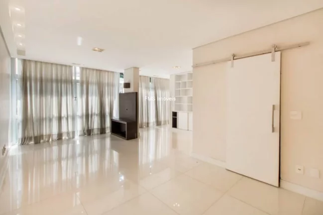Imagem À Venda e Locação no Itaim Bibi, com 3 quartos sendo 1 suíte, 1 vaga de garagem.