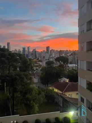 Imagem Apartamento com Ampla Sacada, Semi mobiliado, 02 quartos c/suíte em Curitiba PR