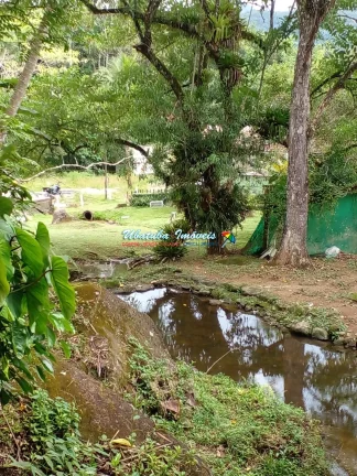 Imagem Linda Casa com 2700 metros de área verde