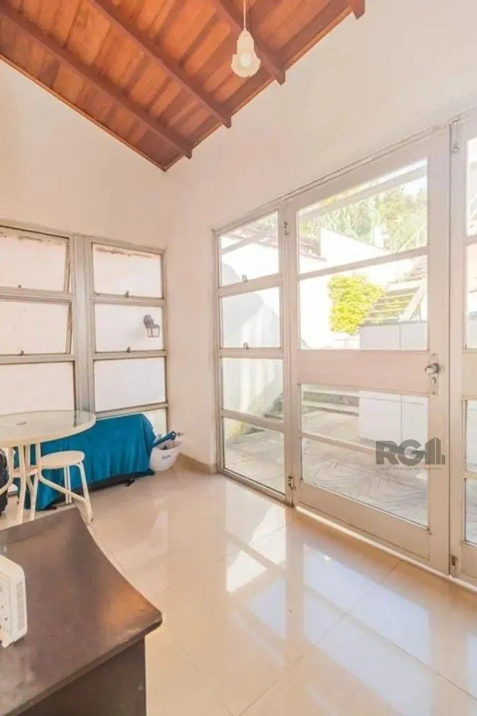 Imagem Casa com 3 dormitórios no bairro Cascata, Porto Alegre