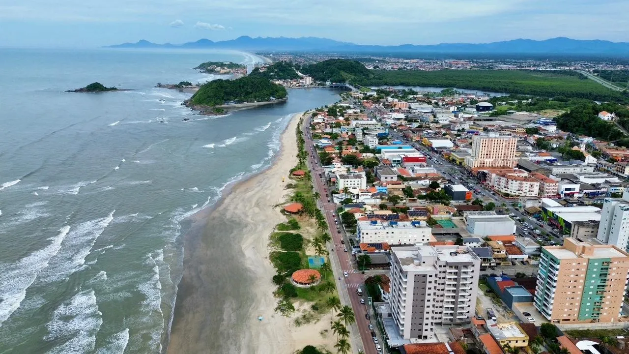 Imagem Apartamento para Venda em Itanhaém, Centro, 3 dormitórios, 3 suítes, 1 banheiro, 2 vagas
