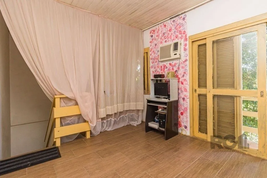 Imagem Casa de 3 dormitórios, bairro Sarandi