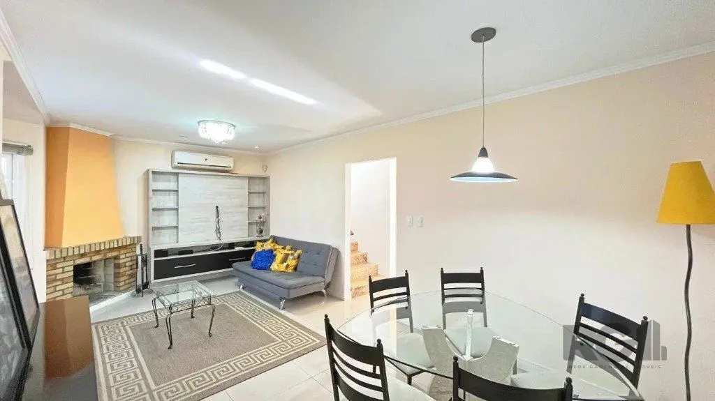 Imagem Casa de 3 dormitórios no bairro Cavalhada
