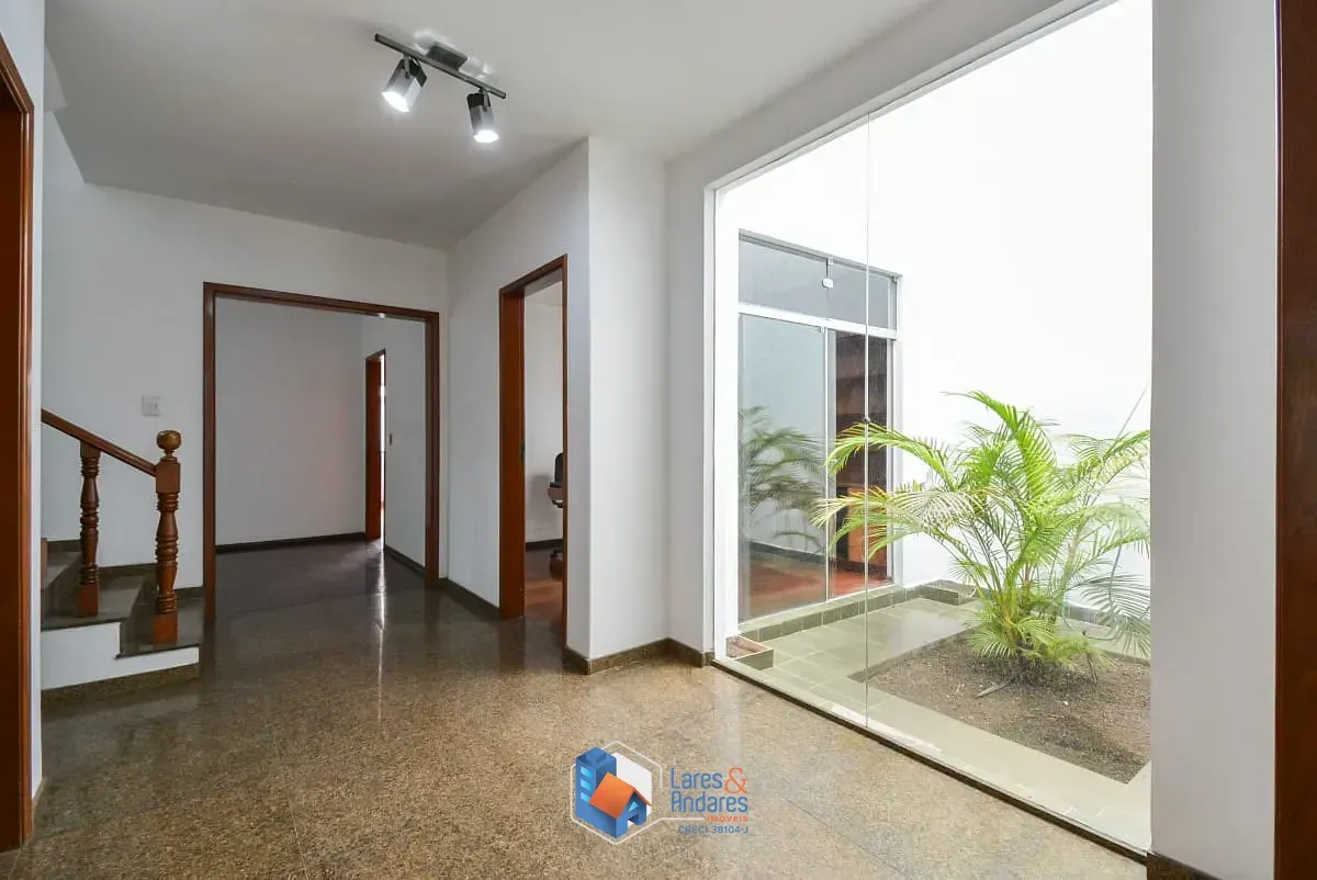 Imagem Sobrado para venda em Planalto Paulista com 4 quartos, sendo 2 suítes, 331m²