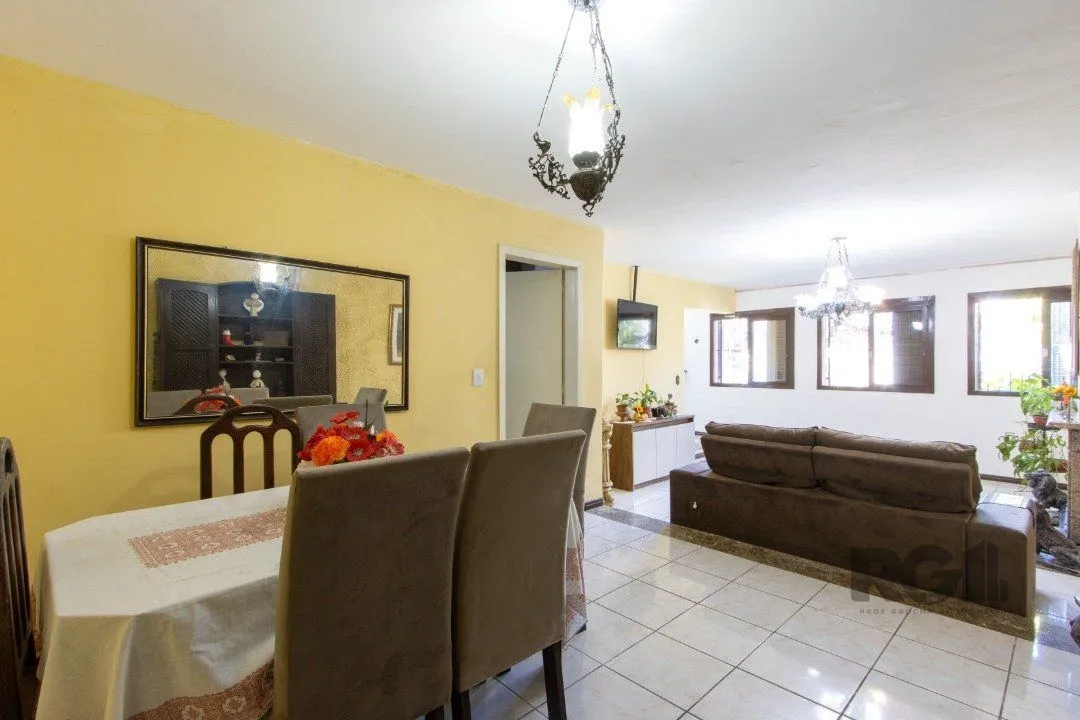 Imagem Sobrado para Venda - 170m², 3 dormitórios, sendo 1 suites, 2 vagas - Serraria