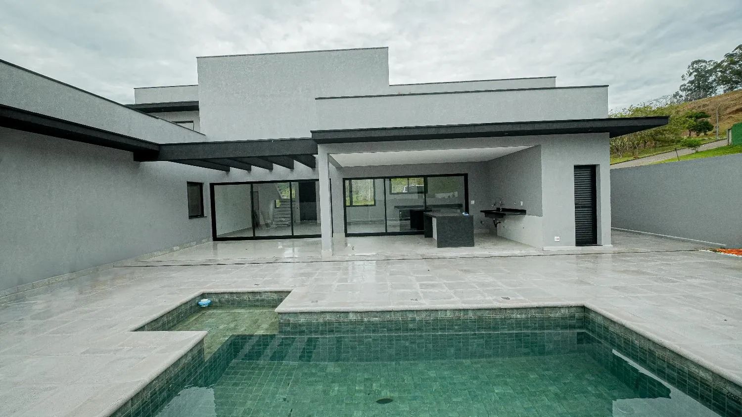 Imagem Casa à venda em condomínio fechado | 3 dormitórios | Piscina | 638 m² de terreno