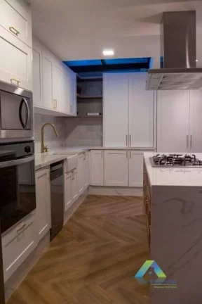 Imagem SANTO ANDRÉ Bairro Jardim Sobrado Tríplex Mobiliado 169M², condomínio fechado, 3 vagas, ótima localização e valor !!!