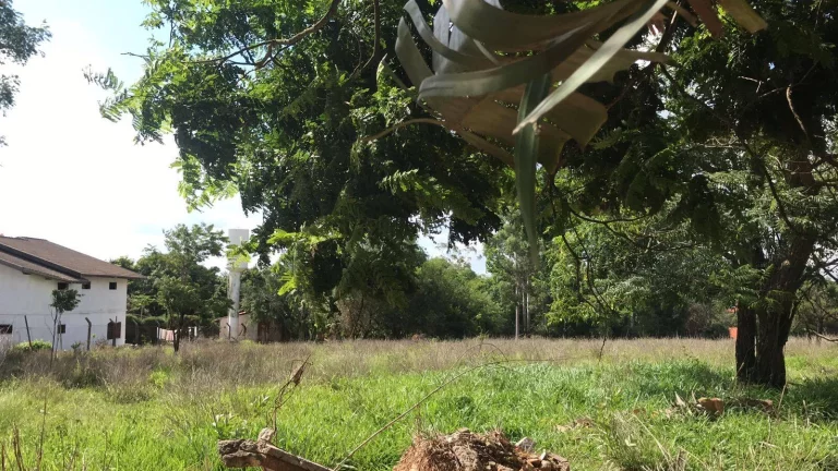 Imagem Terreno para chácara dentro de condomínio no interior de São Paulo