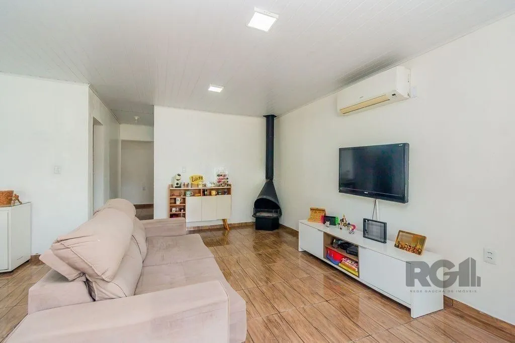 Imagem Casa de 2 dormitórios com 98m² no Bairro Lomba do Pinheiro