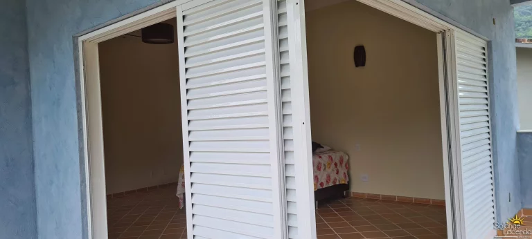 Imagem Bela Casa - 5 Suítes - 781 m² Terreno - Condomínio a Poucos Metros da Praia