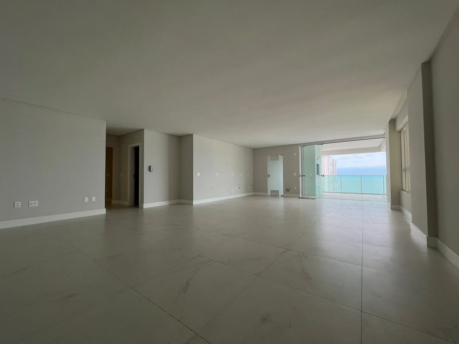 Imagem Apartamento com vista para o mar à venda com 197m2 por R$ 4.290.000,00
