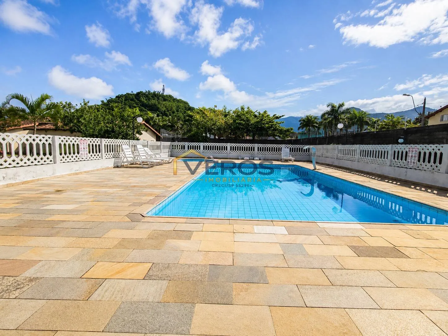 Imagem Casa térrea em Condomínio com piscina a venda na Martim de Sá