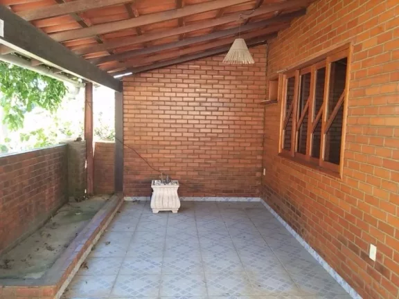 Imagem Imperdível casa em condomínio à venda em Macaé-RJ, no bairro Riviera Fluminense! 4 quartos, 2 suítes, 1 sala, 3 banheiros, 2 vagas de garagem, 120,00 m2 de área.