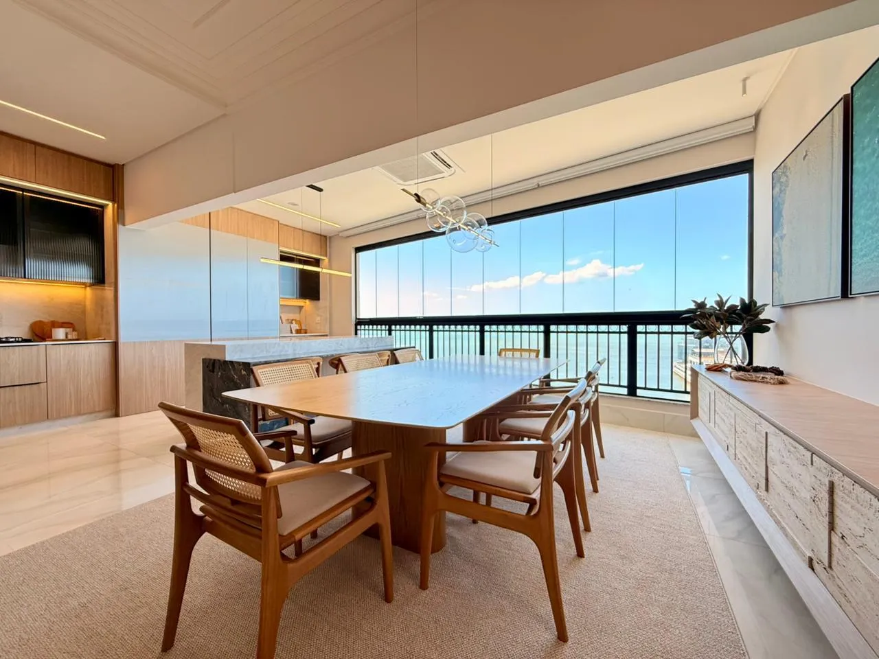 Imagem Apartamento com vista para o mar à venda com 200m2 por R$ 9.980.000,00