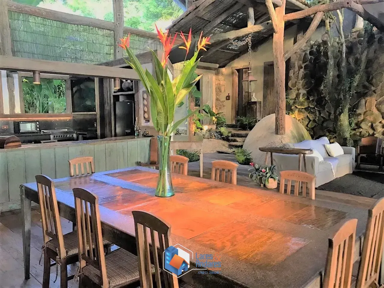 Imagem Casa Alto Padrão de frente para o Mar em Ilhabela, SP -