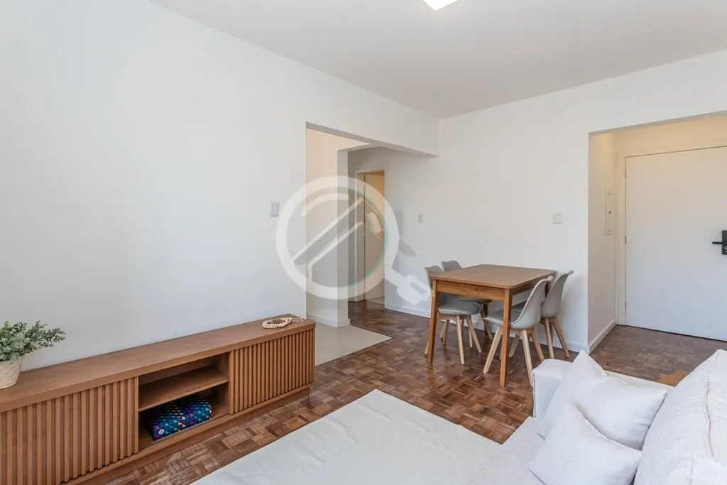 Imagem Apartamento de 1 Dormitório REFORMADO e semi mobiliado no bairro Petrópolis. Andar alto, 40,5m2 de...
