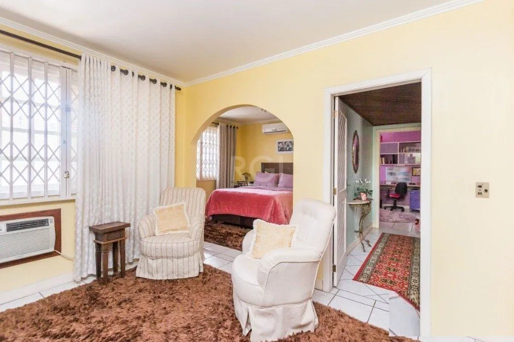 Imagem Casa para Venda - 258m², 3 dormitórios, sendo 1 suites, 4 vagas - Teresópolis