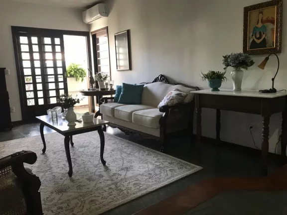 Imagem Casa para Venda em Concórdia, Centro, 4 dormitórios, 1 suíte, 3 banheiros