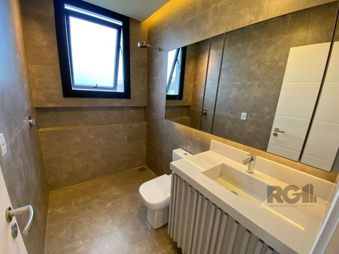 Imagem Sobrado Novo em Condomínio Fechado com 4 suítes e 238m² privativos
