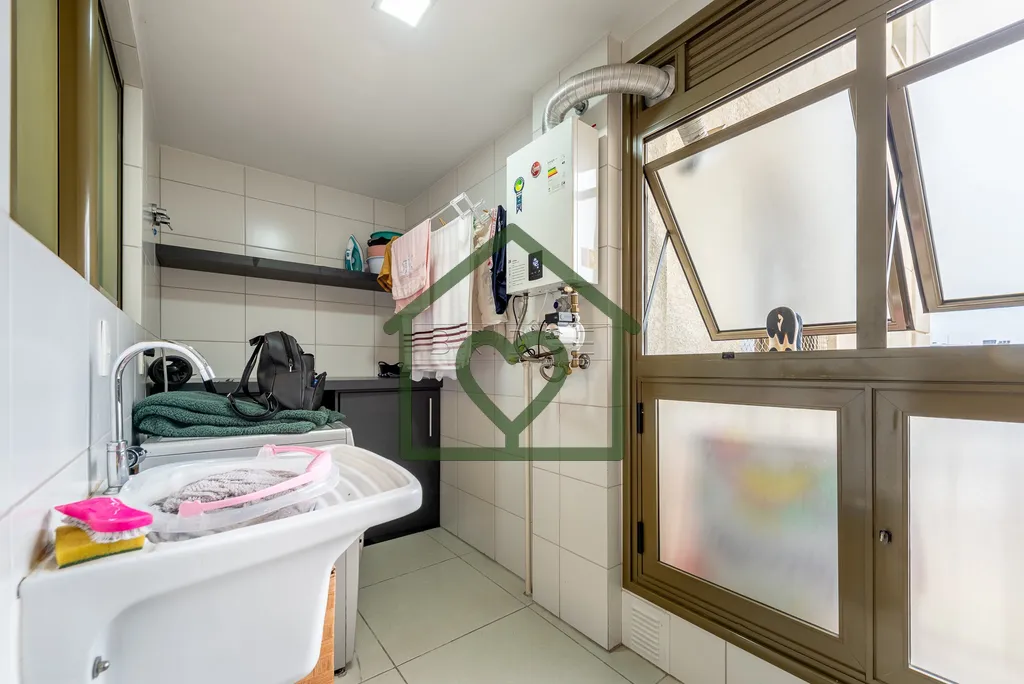 Imagem Bridge Imóveis vende com exclusividade BELISSIMO APARTAMENTO NO CLÁSSICO PETRÓPOLIS. 
Semimobilia...