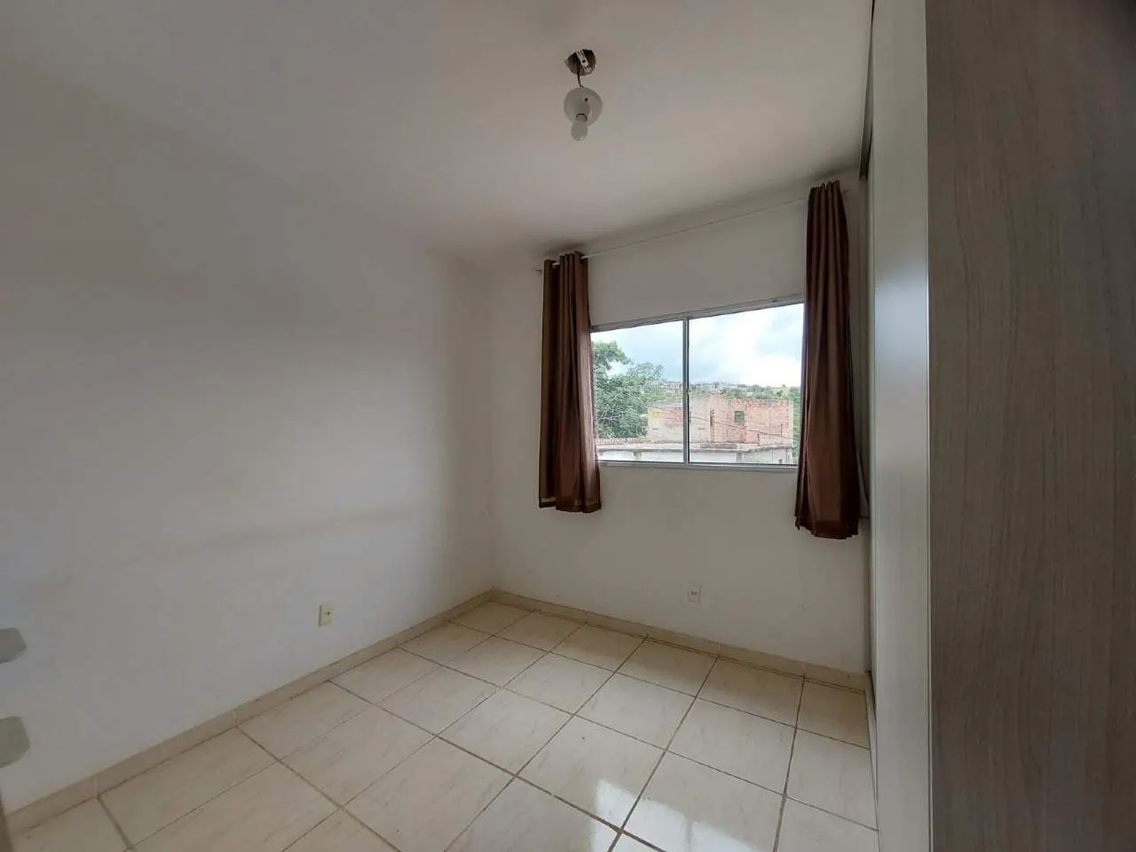 Imagem CASA AMPLA+3 VAGAS+2BANHEIROS+ARMARIO EMBUTIDO NO QUARTO