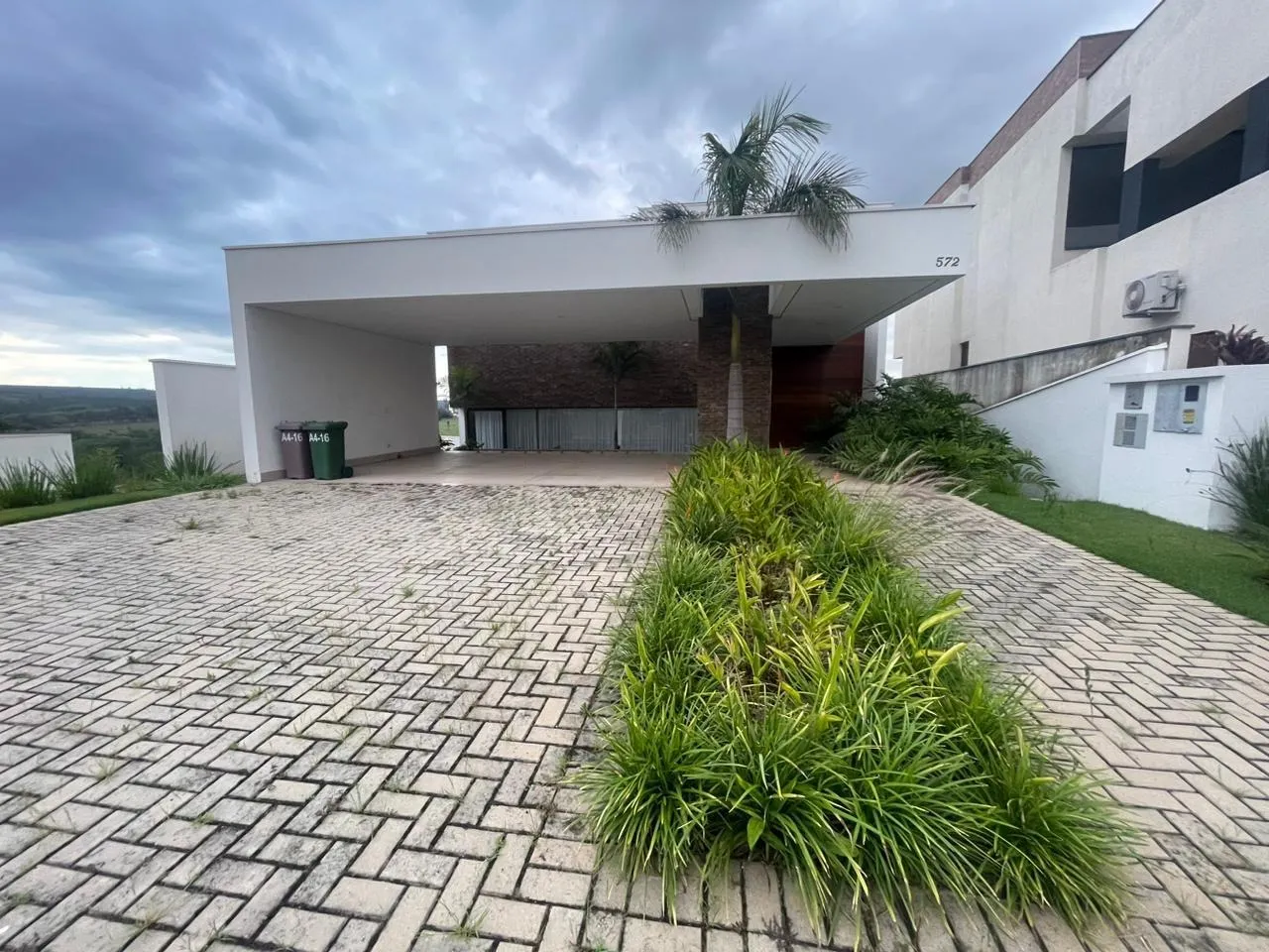 Imagem Casa de Luxo Decorada em Alphaville Nova Esplanada IV ? Vista para a Reserva e Porteira Fechada