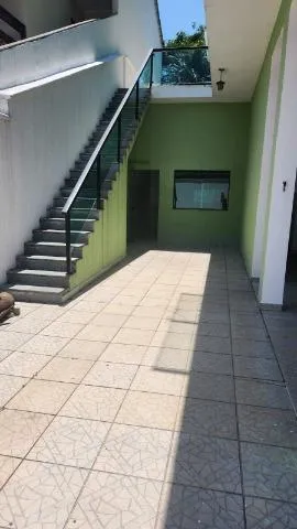 Imagem LOCAÇÃO DE SOBRADO NO CONDOMÍNIO ARUJÁ V, EM ARUJÁ/SP, 300m² com 3 quartos, suíte. CONSULTE-NOS.