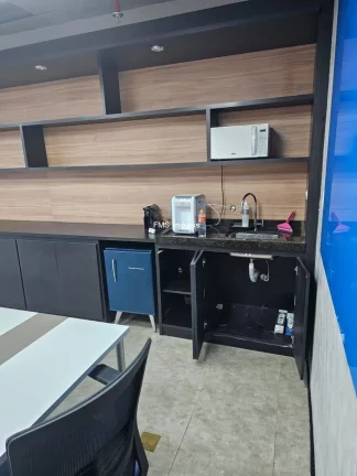 Imagem Conjunto Comercial à Venda em São Paulo-SP na Água Branca: 1 sala, 1 vaga, 47m²!