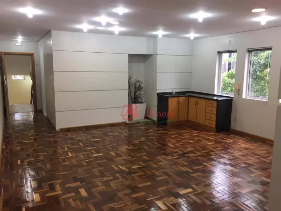 Imagem No bairro Farroupilha, prédio comercial.