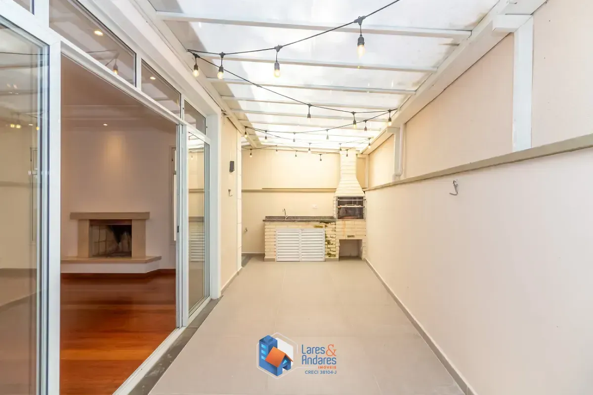Imagem Casa no condomínio Condomínio Stephanie para venda com 4 quartos, sendo 2 suítes, 315m²