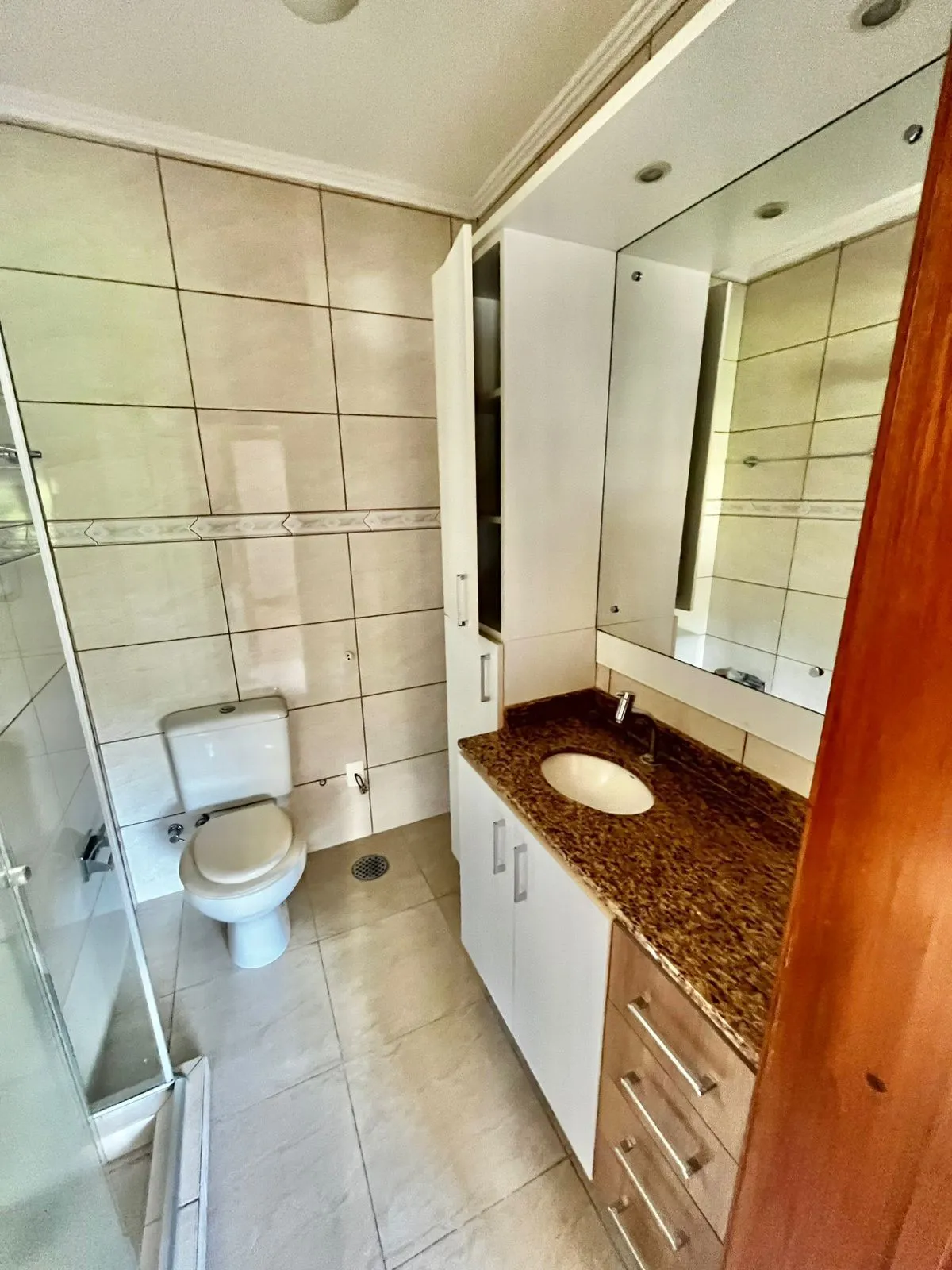 Imagem Apto de 03 dorm, 02 banheiros e dep empregada no coração do Bairro Higienópolis