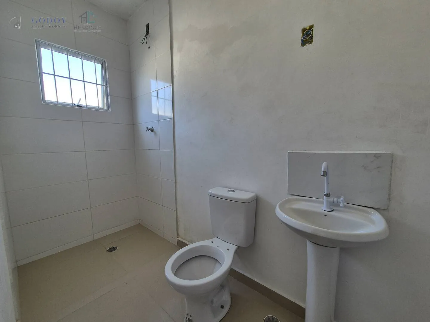 Imagem Casa em Condomínio Fechado com Suíte, Quintal e Garagem Coberta